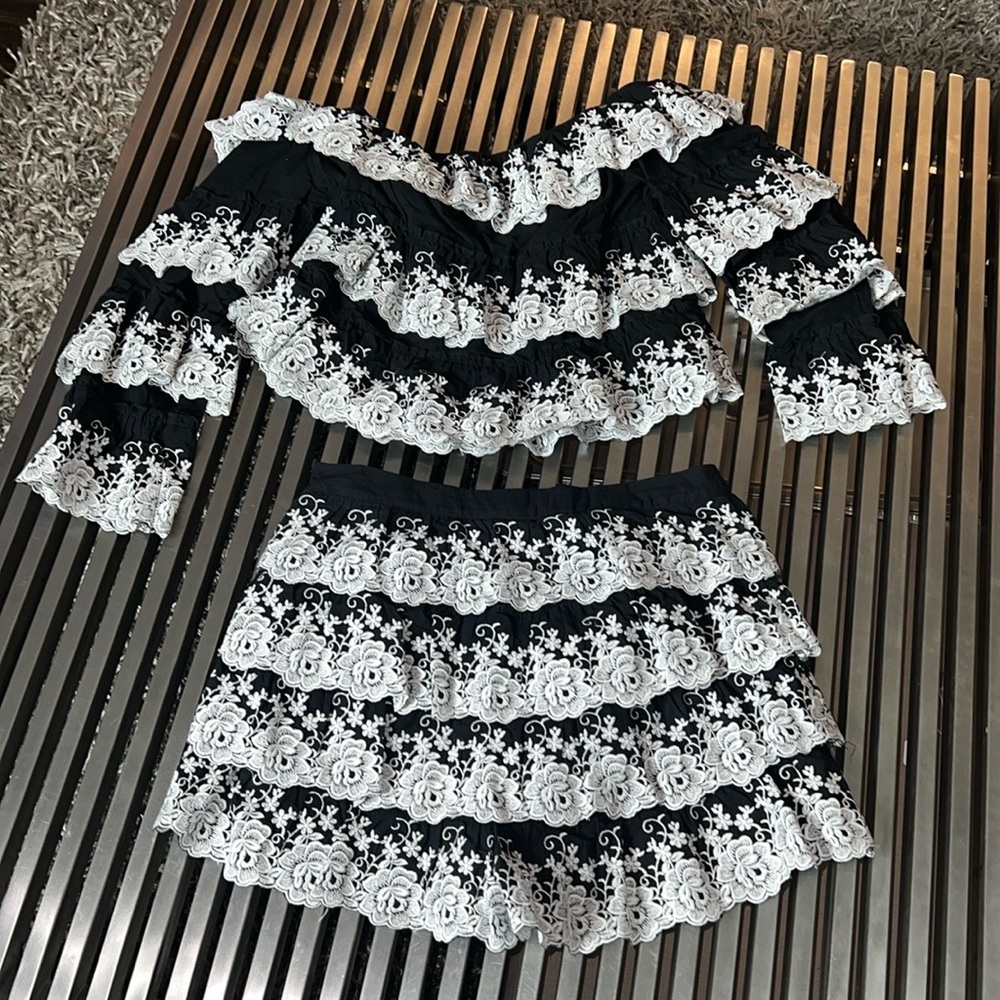 Gianni Bini lace ruffle short set           PRICE IS FIRM